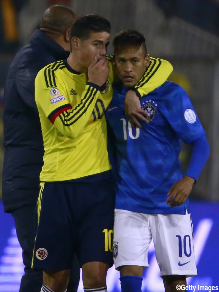 SANTIAGO, CHILE - JUNE 17: James Rodriguez of Colombia talks with Neymar of Brazil after the 2015 Copa America Chile Group C match between Brazil and Colombia at Monumental David Arellano Stadium on June 17, 2015 in Santiago, Chile. (Photo by Miguel Tovar