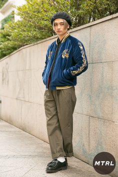 2017年冬の渋谷原宿リアルスタイル【MTRL_SNAP】刺繍スカジャンが主役のカジュアルスタイル　ジン