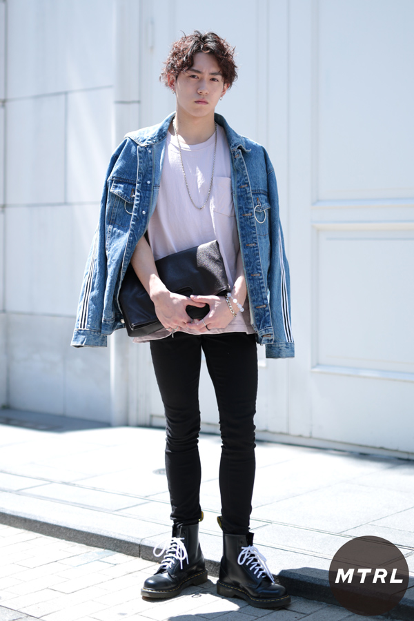 2017年春の渋谷原宿リアルスタイル【MTRL_SNAP】古着のデニムジャケットが主役のシルエット綺麗見せコーデ マスモト フウマ