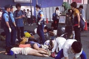 明治大学のサークル「クライス」が女子メンバーを泥酔させた現場写真がSNSで拡散され話題となった。