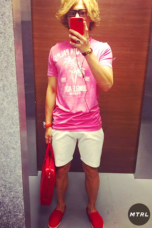 東大生の稲井大輝が私服でお気に入りなのはDSQUARED2のピンク色のTシャツです