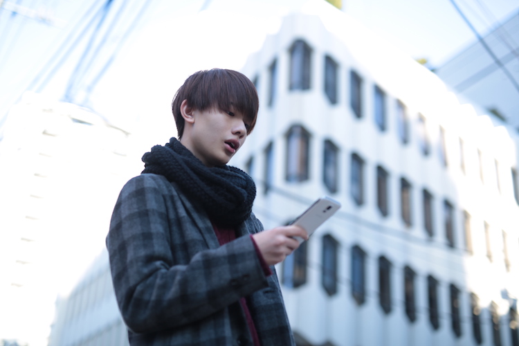 高校生の男女がLINEのみで恋愛!六本木のけやき坂でフラワーちゃんに告白するみやぽん君。