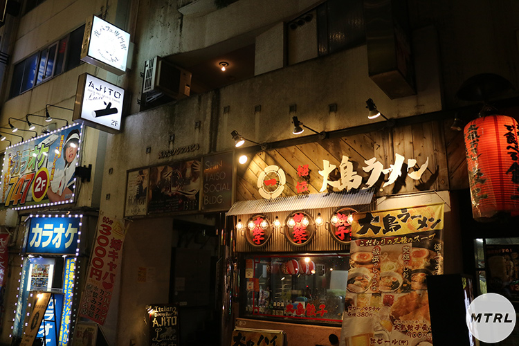 渋谷の夜パフェ専門店の場所は、井の頭線の近くの大島ラーメンの上