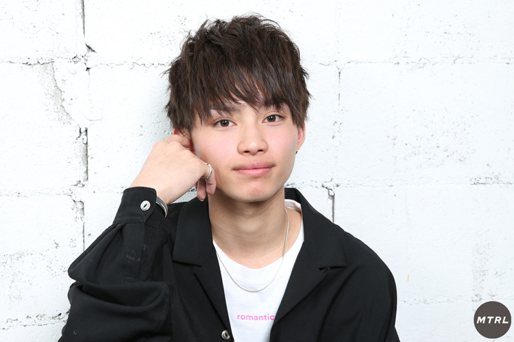 春から青学 地味で真面目な男子高校生が青学生に着替えたら Mtrl マテリアル