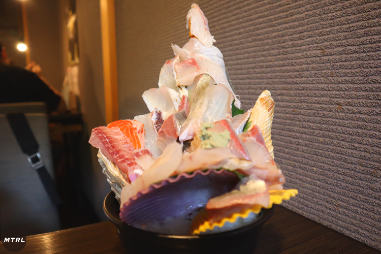 福岡の新名物！海輪亭の「３D海鮮丼」のボリュームがやばい！